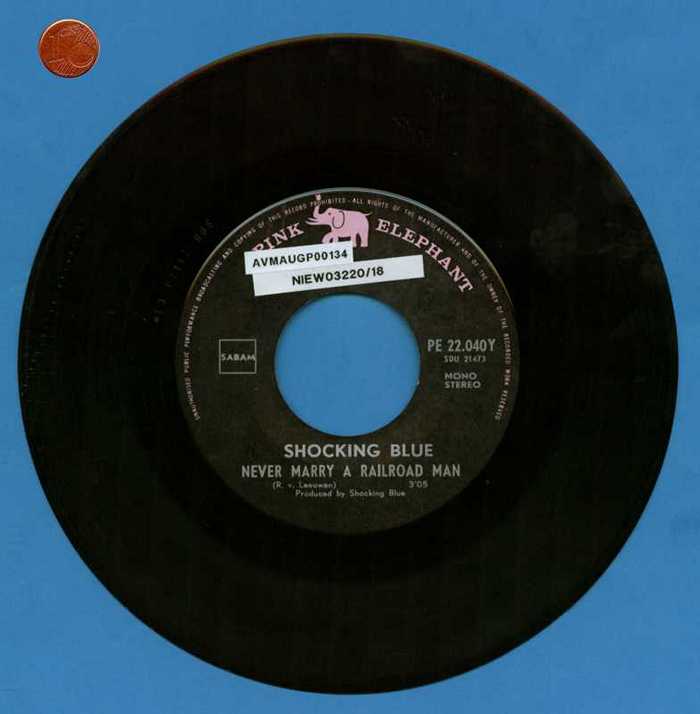 'Never Marry A Railroad Man' en 'Roll Engine Roll' van Shocking Blue