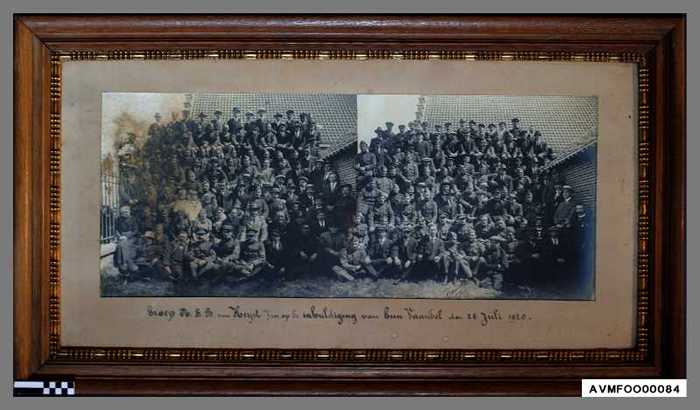 Groep M.S.B van Heyst bij inhuldiging van hun vaandel