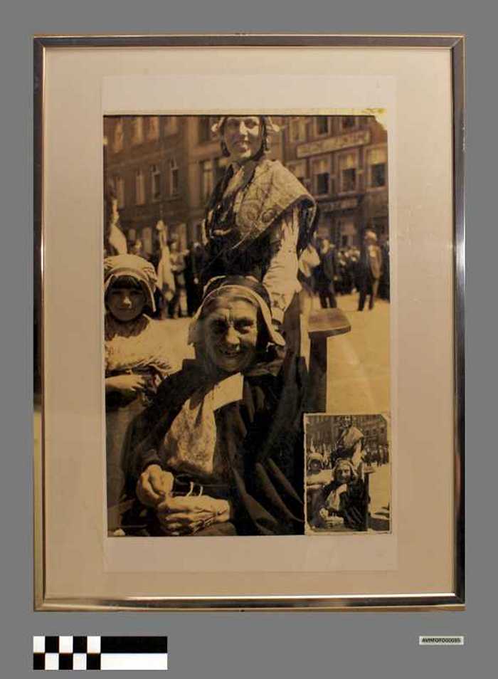 Drie vrouwelijke Heistse klakkertjes