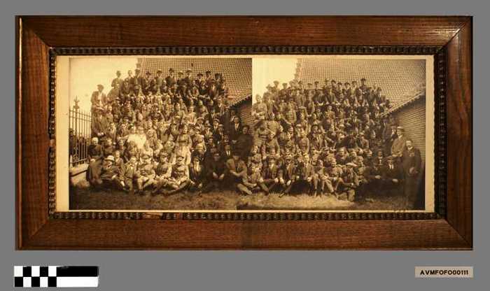 Groep M.S.B van Heyst bij de inhuldiging van hun vaandel