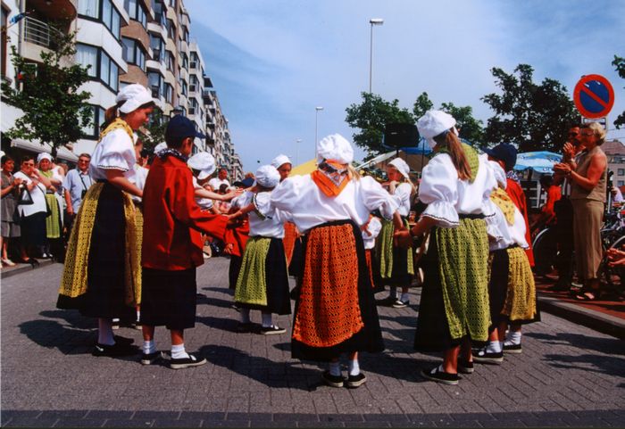 Volksdansen