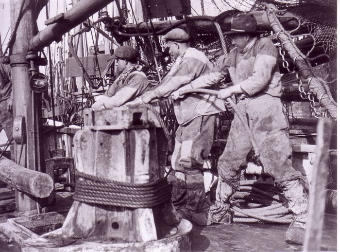 Vissers werken aan boord