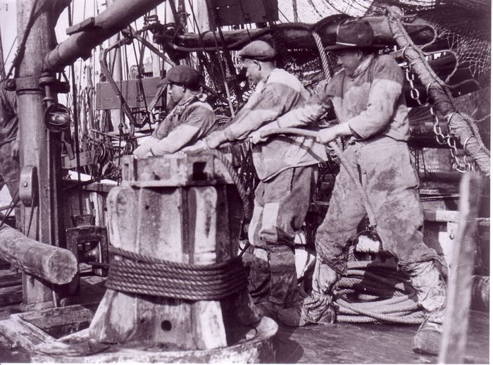 Vissers werken aan boord