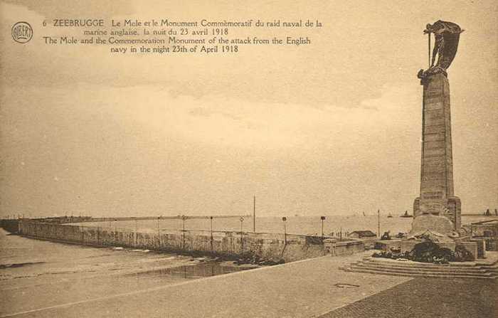 Zeebrugge - Le Mole et le Monument Commémoratif du raid naval de la marine anglaise, la nuit du 23 avril 1918