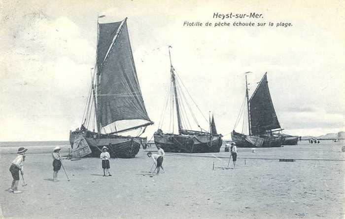 Heyst-sur-Mer - Flotille de pêche échouée sur la plage