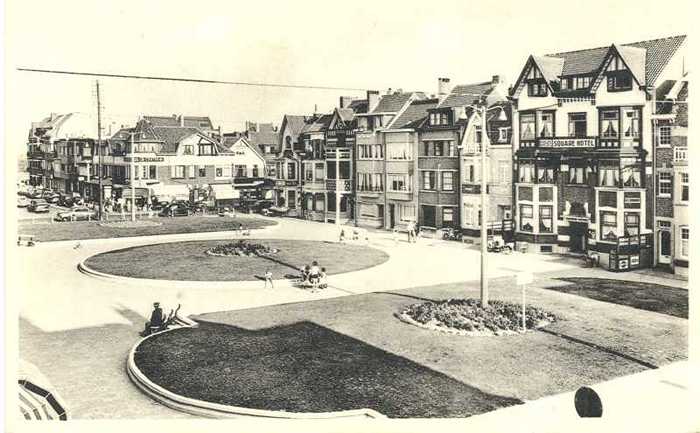 Heist a/Zee - AlbertI plaats - Square Albert I (Zuid-oostkant)