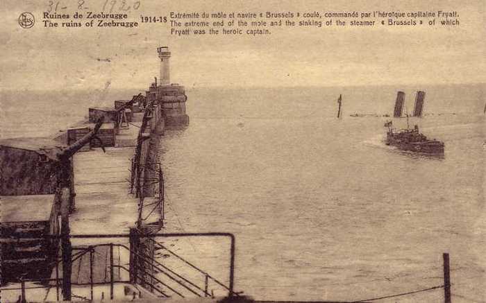 Ruines de Zeebrugge 1914-18 - Extrémité du môle et navire 'Brussels' coulé, commandé par l'héroique capitaine Fryatt