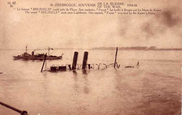 Zeebrugge - Souvenir de la guerre 1914-1918 - 3b - Le bateau 'Brussels' coulé près du Phare - Son capitaine 'Fryatt' fut fusillé à Bruges par les Huns du Kaiser