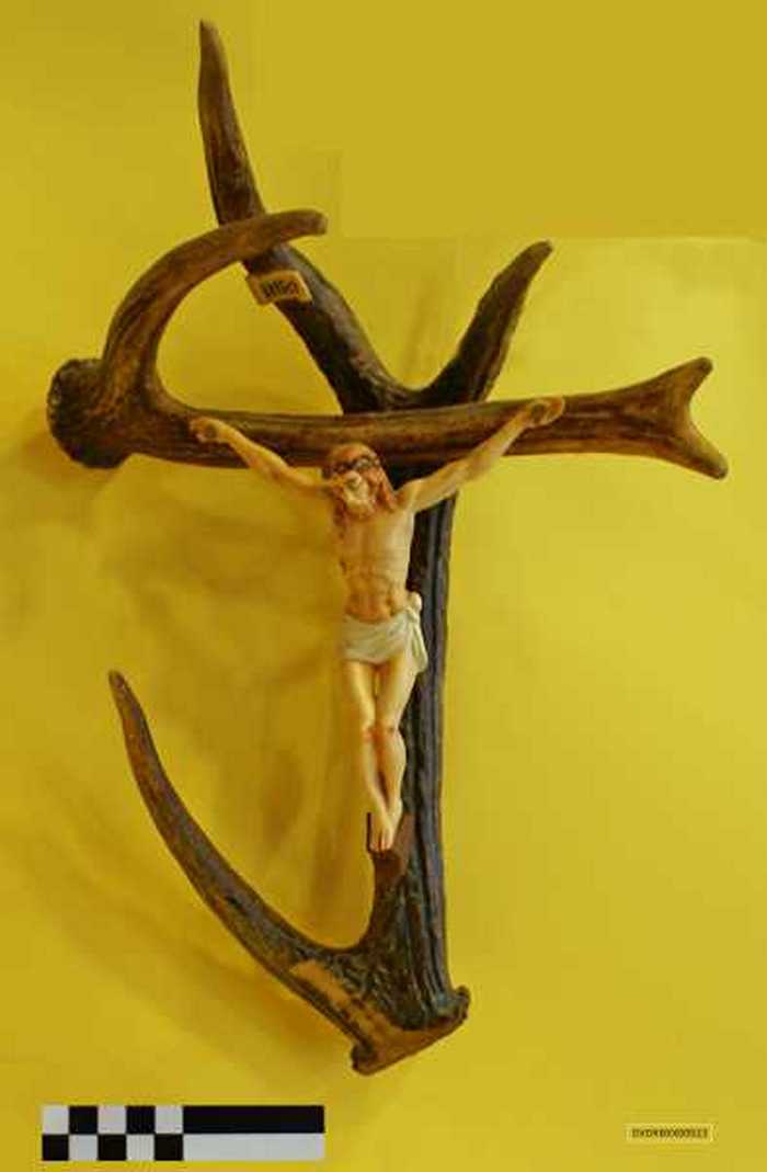 Kruisbeeld uit geweien.