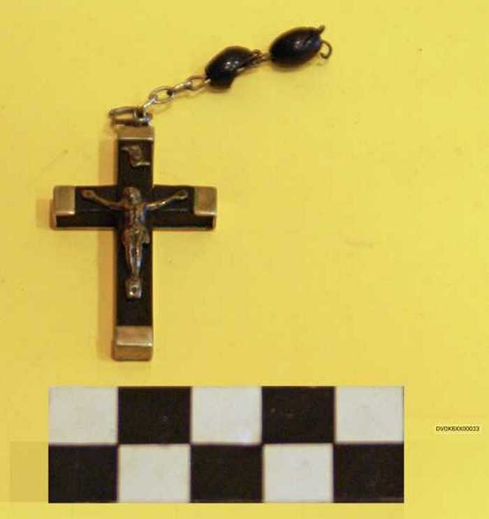 Ebbenhouten kruisbeeld.