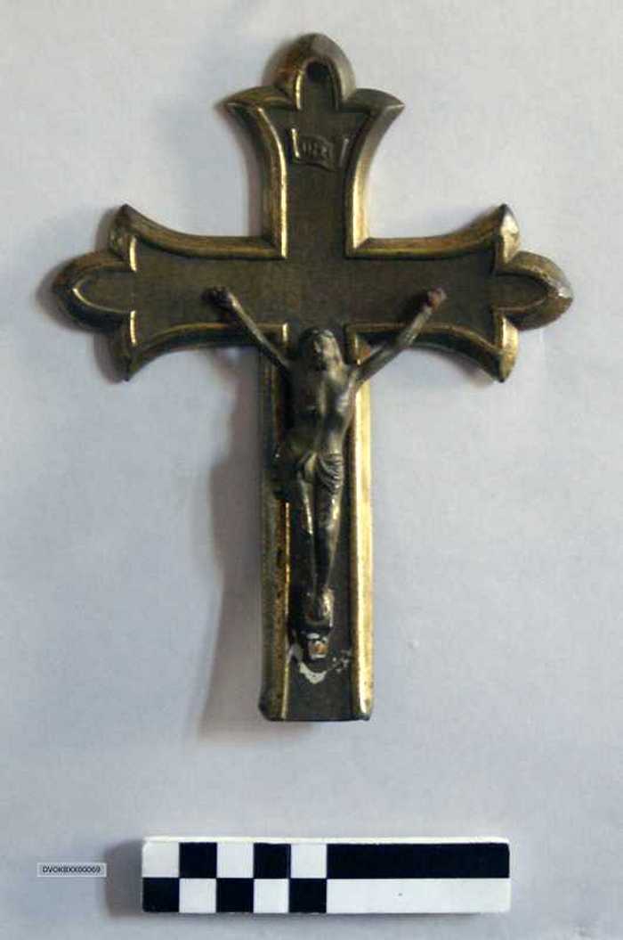 Koperen kruisbeeldje