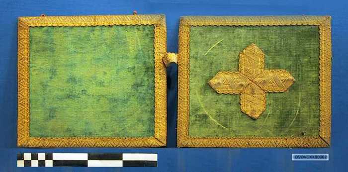 Servettenhouder van priester.