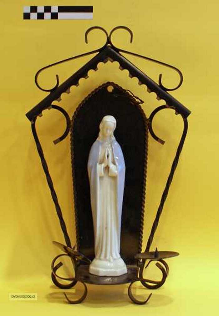 Kappelletje met beeldje van Onze Lieve Vrouw