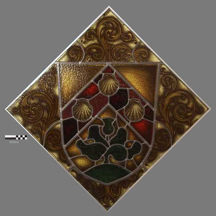 Glas-in-lood-raam  uit de Margarethakerk van Knokke