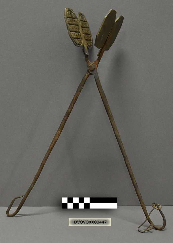 Dubbel Hostieijzer - scharnier onderaan