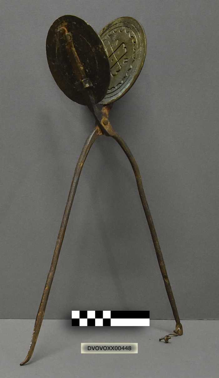 Hostieijzer - scharnier onderaan