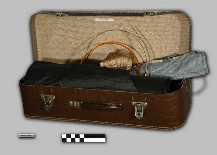 Koffer met garen en naaigerief