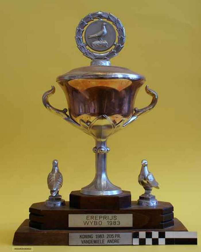 Trofee `Ereprijs Wybo 1983 - Koning 1983 - 205 pr. Vandewiele André.