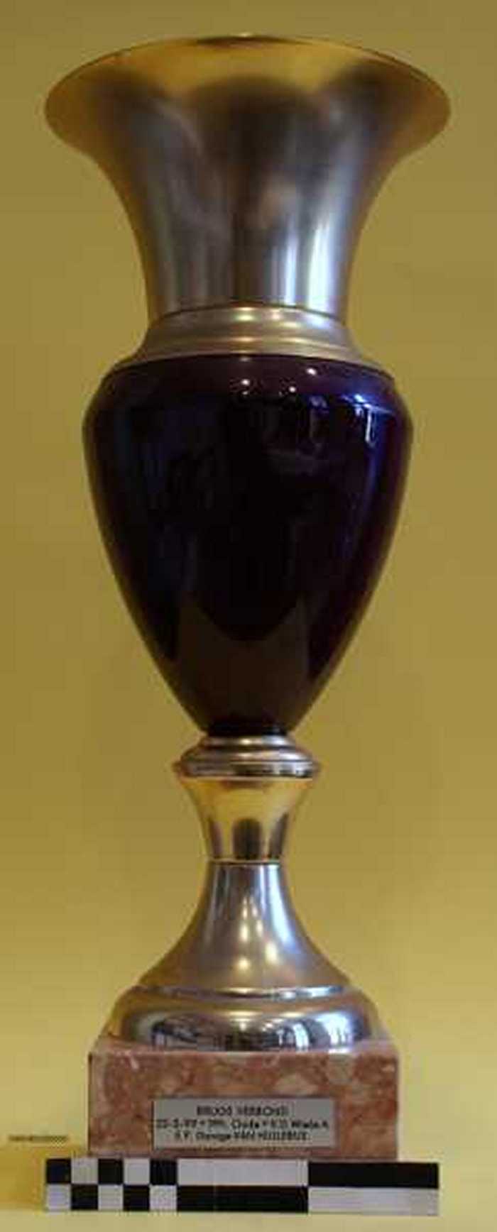 Trofee `Brugs Verbond 22-5-99 1e Pr. Oude - V.D. Wiele A. E.P. Garage Van Hullebus