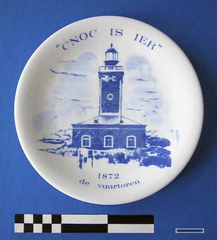 Sierbord in keramiek met afbeelding `de vuurtoren - 1872 - `Cnoc is ier