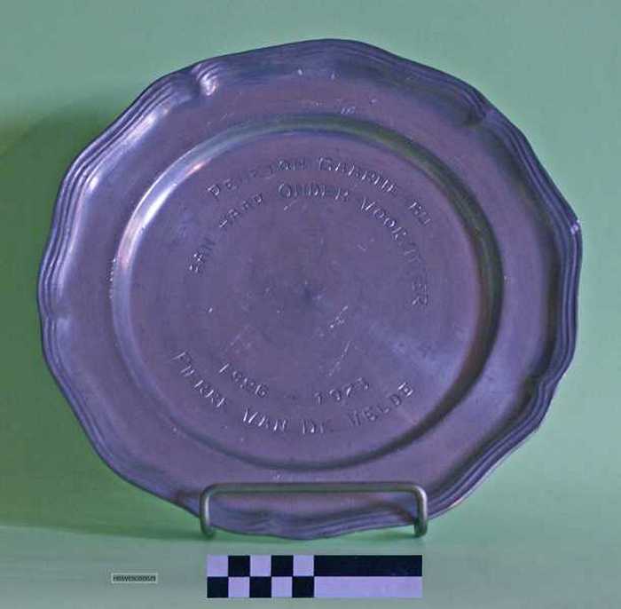 Sierbord in tin `Peleton Gaarne-Bij.