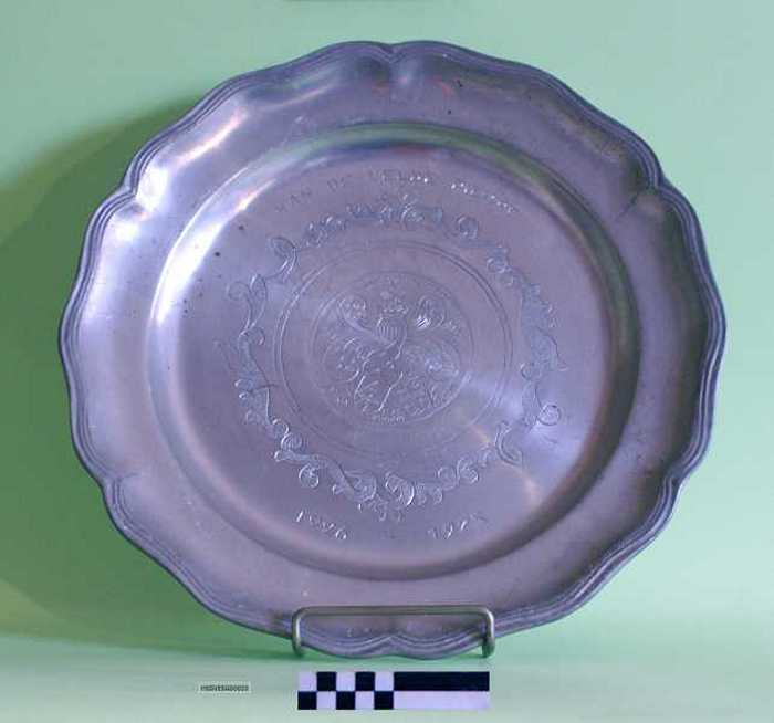 Sierbord in tin `Van de Velde Pierre