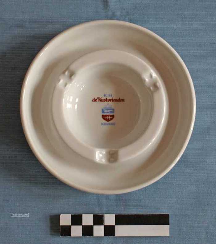 Asbak `K.H. de Kustvrienden