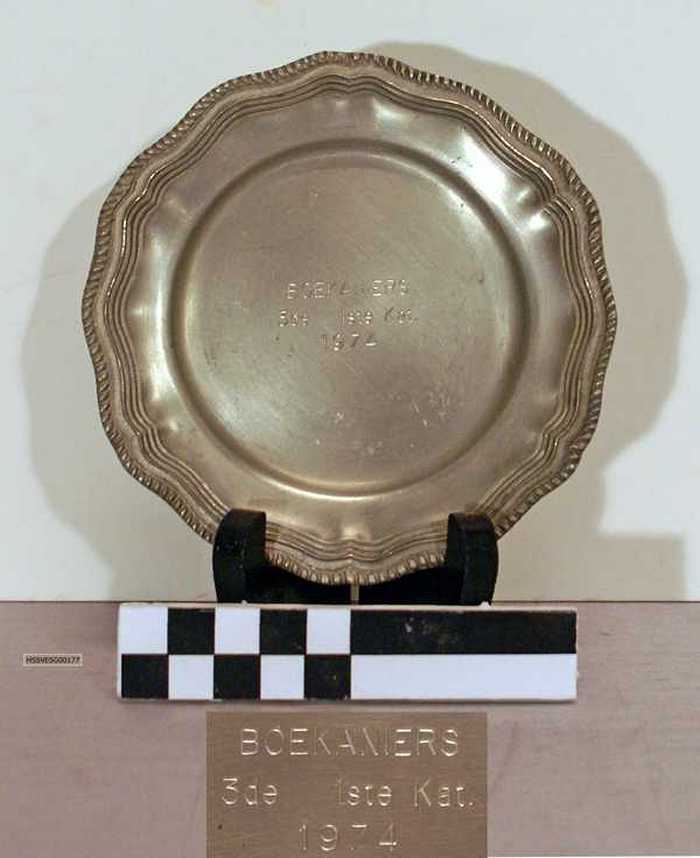 Tinnen bord - BOEKANIERS - 3de 1ste Kat. - 1974