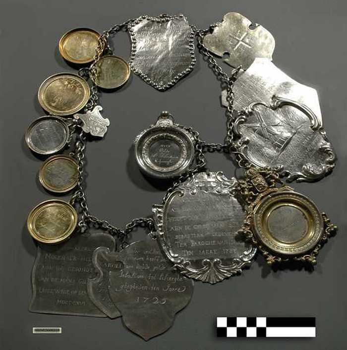 Breuken Mansgilde Lissewege, schakels en penningen (medaille)