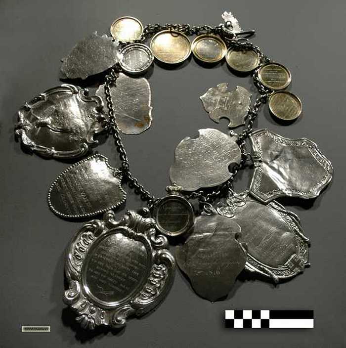 Breuken jongmans gilde St. Sebastiaen Lissewege, schakels en penningen (medaille)