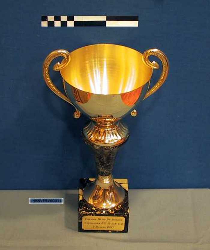 Voetbaltrofee: Tornooi Hugo De Donder - Veteranen F.C. Blaasveld 1e Plaats 1993.