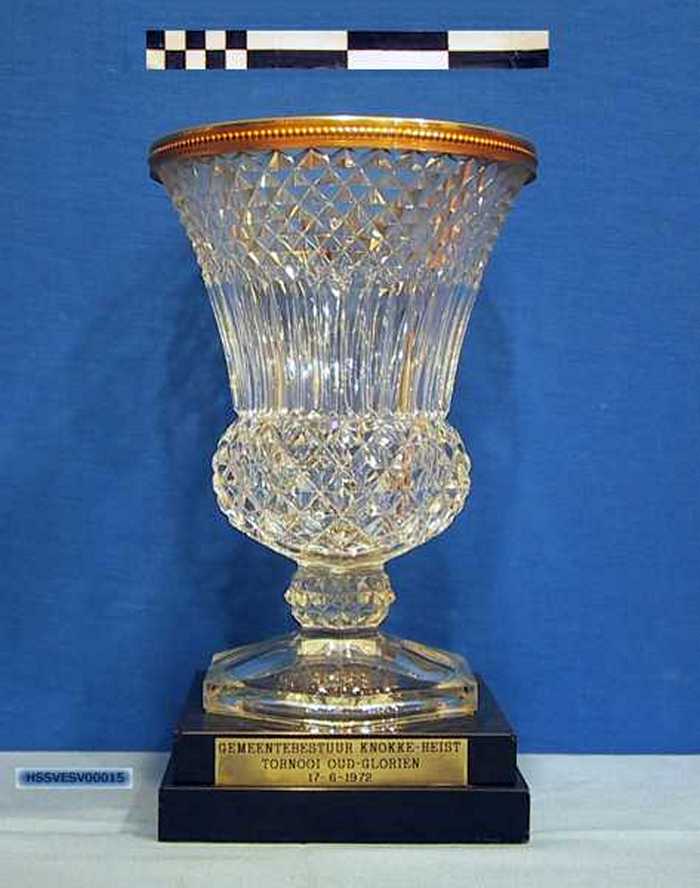 Voetbaltrofee: Gemeentebestuur Knokke-Heist Tornooi Oud-Gloriën 17-6-1972.