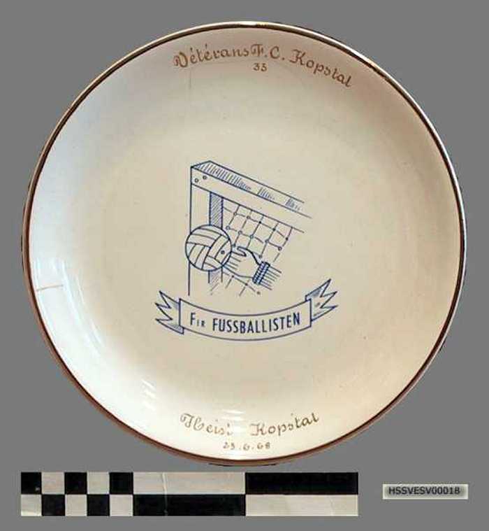 Sierschaal in porselein: Vétérans F.C. Kopstal 33 - Fir Fussballisten. Heist - Kopstal 23.6.68