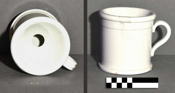 Porselein spuwbak met oor