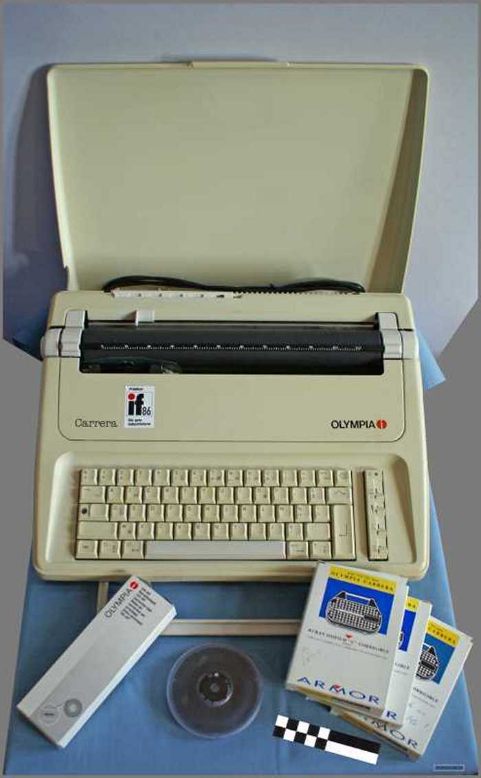 Elektrische schrijfmachine Olympia Carrera.