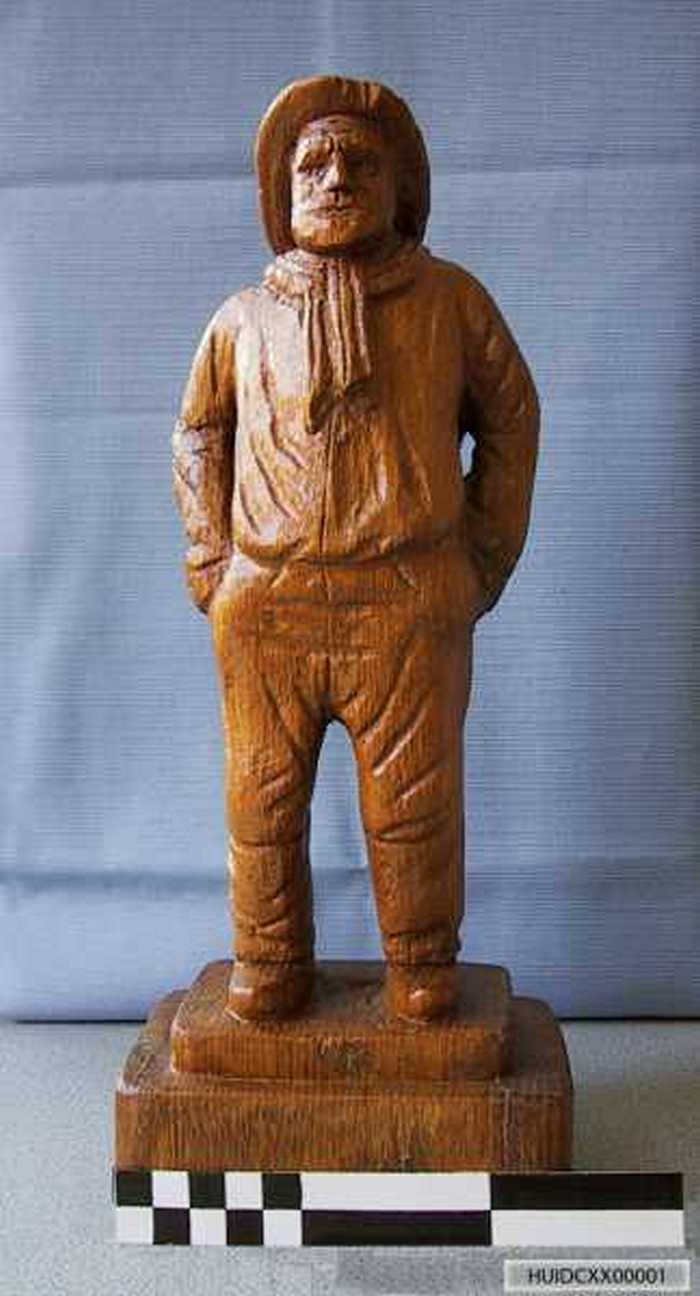 Houten beeldje voorstellend een visser