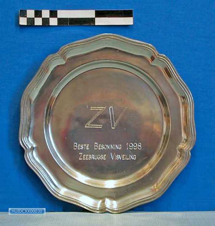 Tinnen sierschaal: ZV beste Besomming 1998 Zeebrugse visveiling