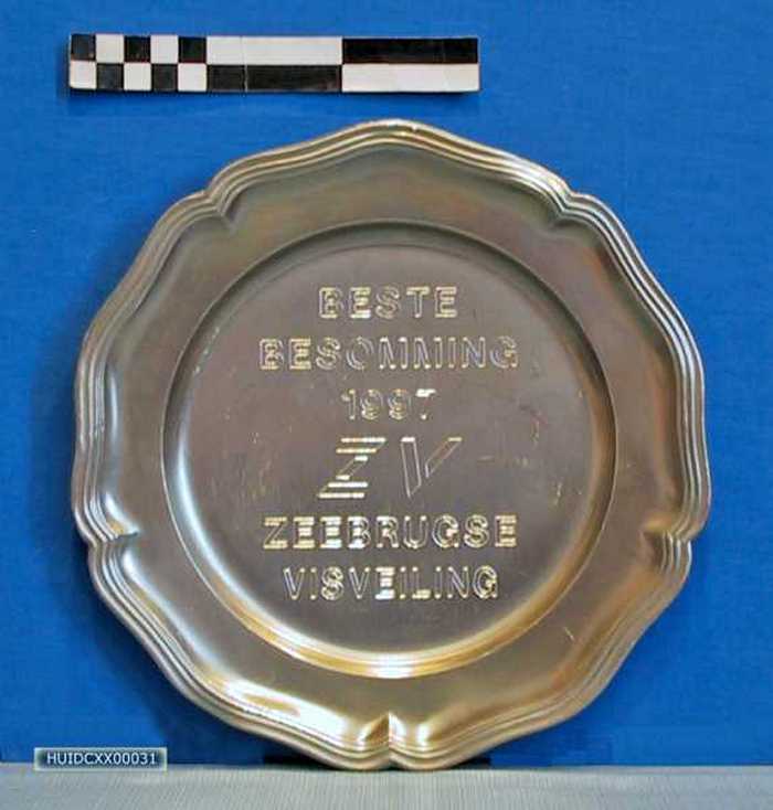 Tinnen sierschaal: Beste Besomming 1997 ZV Zeebrugse Visveiling
