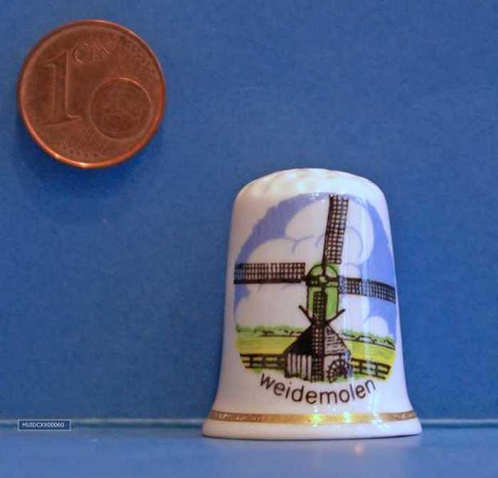 Vingerhoed met afbeelding van een weidemolen.