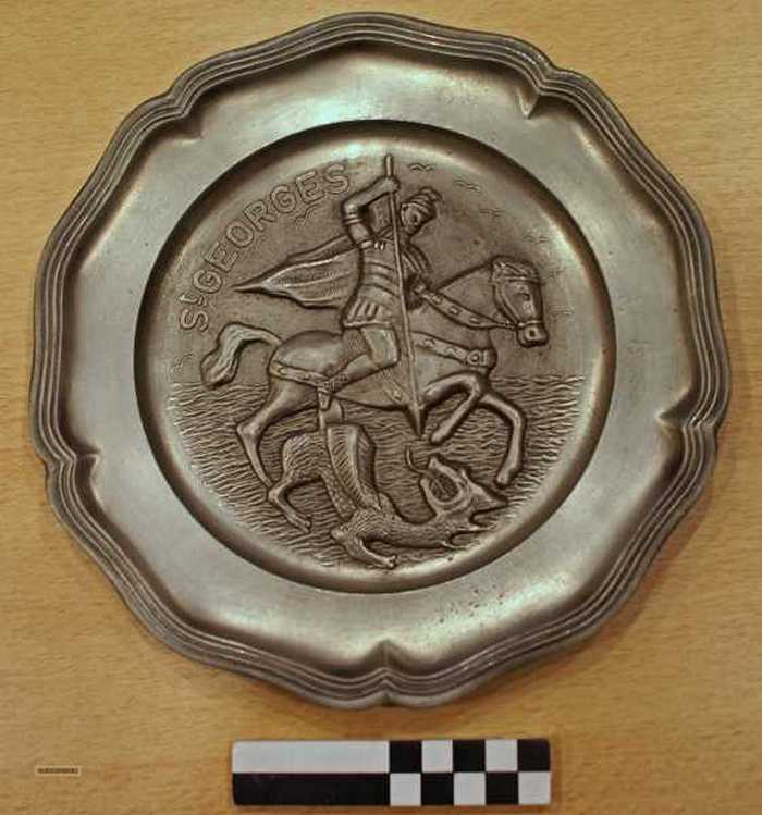 Tinnen sierschaal: St Georges