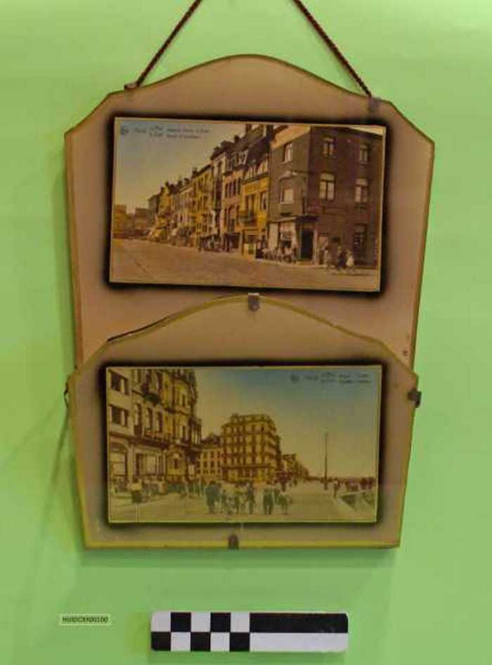 Wandkader voor brieven.