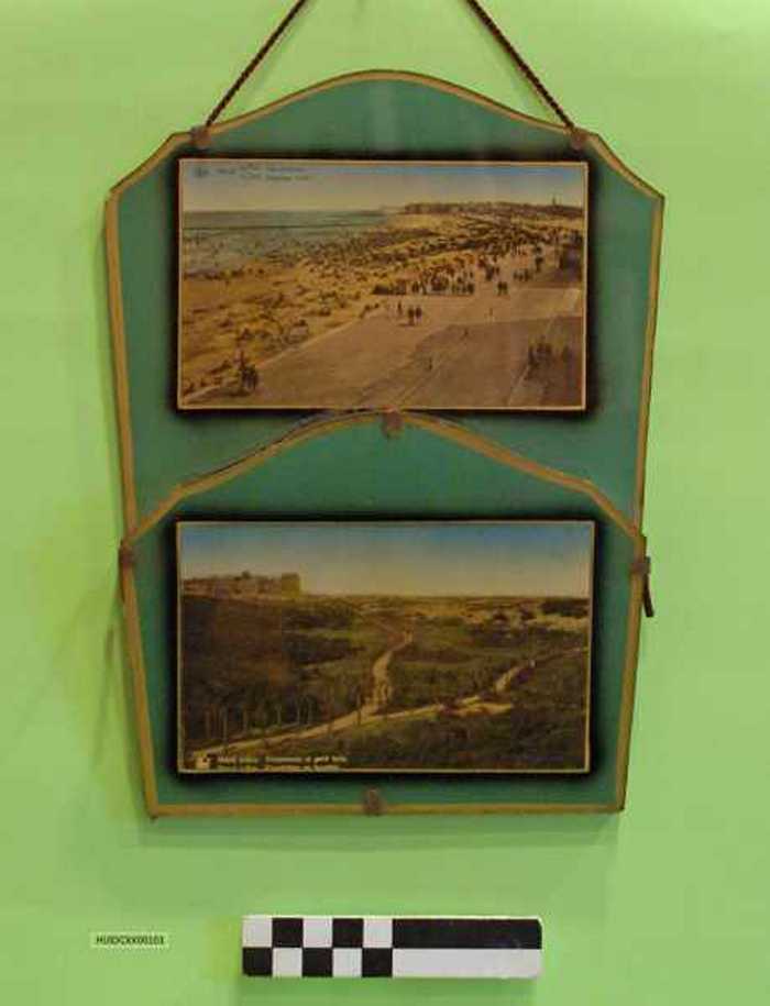 Wandkader voor brieven.