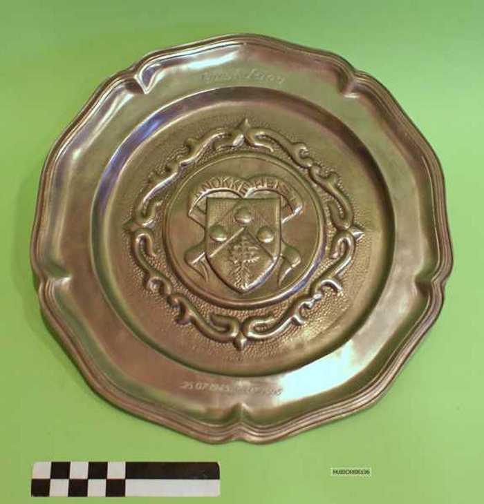 Tinnen schotel `Gust-Lina