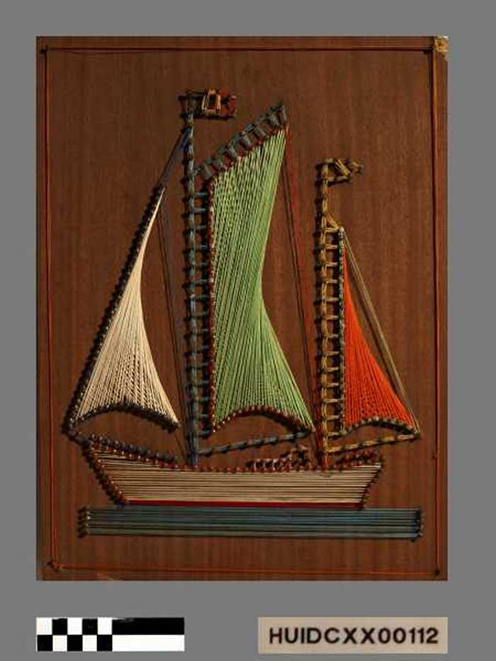 Houten plankje met boot