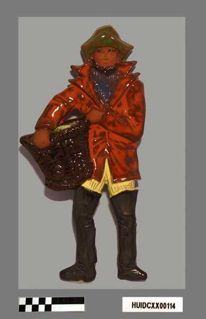 Beeld in aardewerk van visser