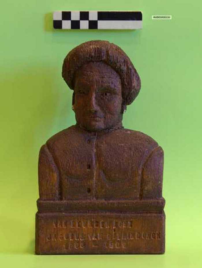 Buste vrouw (deel naam onleesbaar) Van Dierendonck