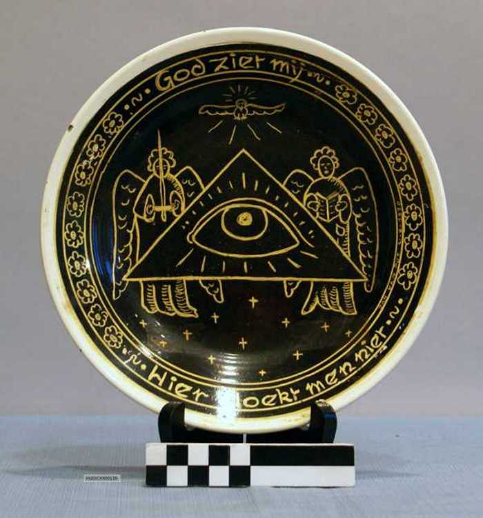 Sierbord met spreuk en afbeelding: God ziet mij.