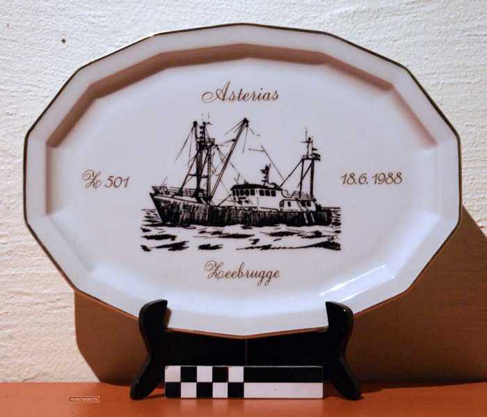 Sierschaal in keramiek met gouden rand