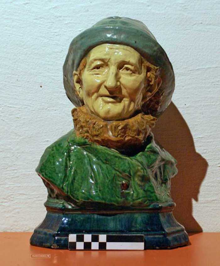 Borstbeeld van visser in aardewerk
