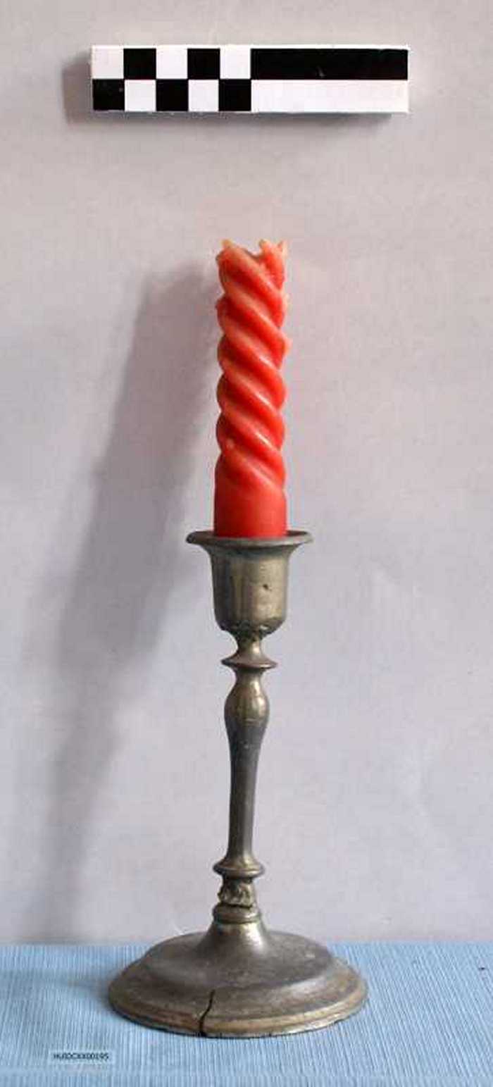 Kandelaar (met rode kaars)